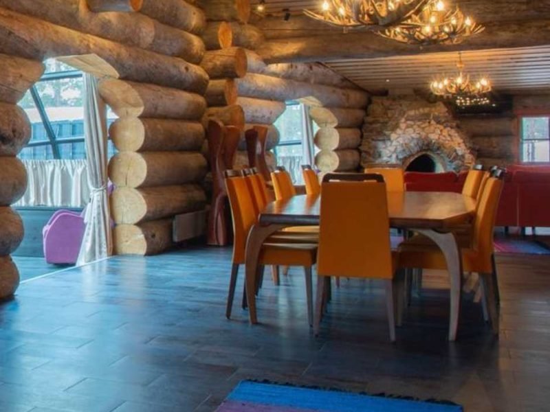 Kakslauttanen Arctic resort -Luxury Kelo Igloo lobby