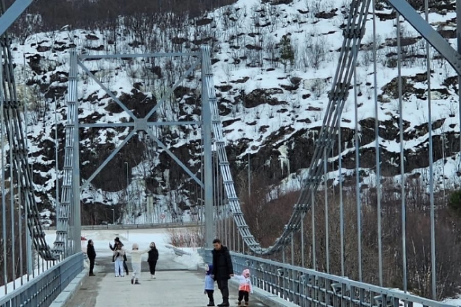 Enjoy 6 nights 7 days Finland tour with your daughters.