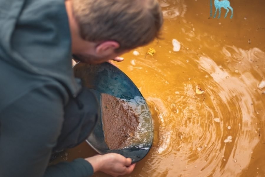 9 Day Rovaniemi, Tankavaara Gold Village, Saariselka & Kirkenes tour - Tankavaara gold panning